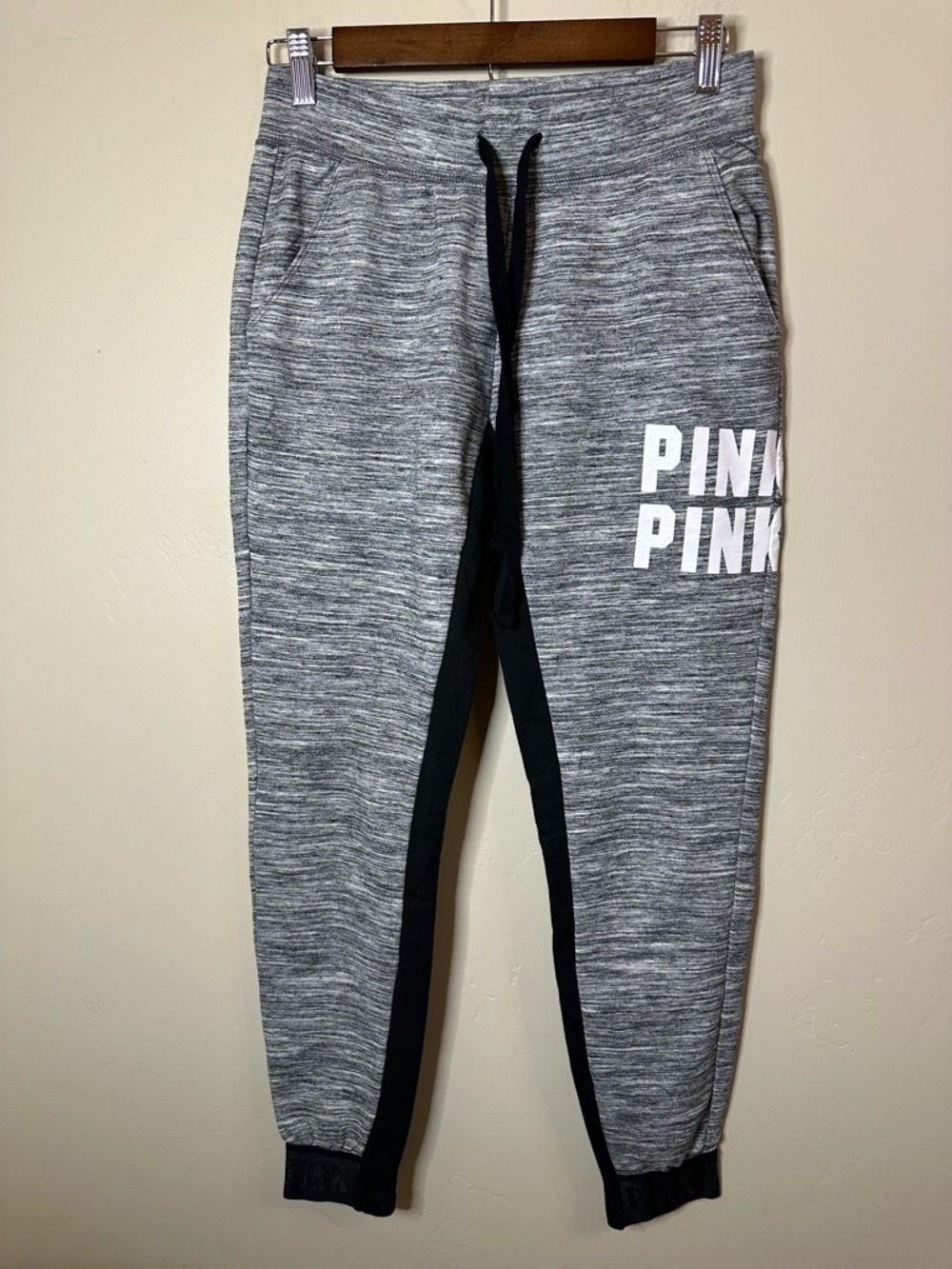PINK Victoria’s Secret Jogger Pants Women’s Small Gray Black Logo 28” Inseam